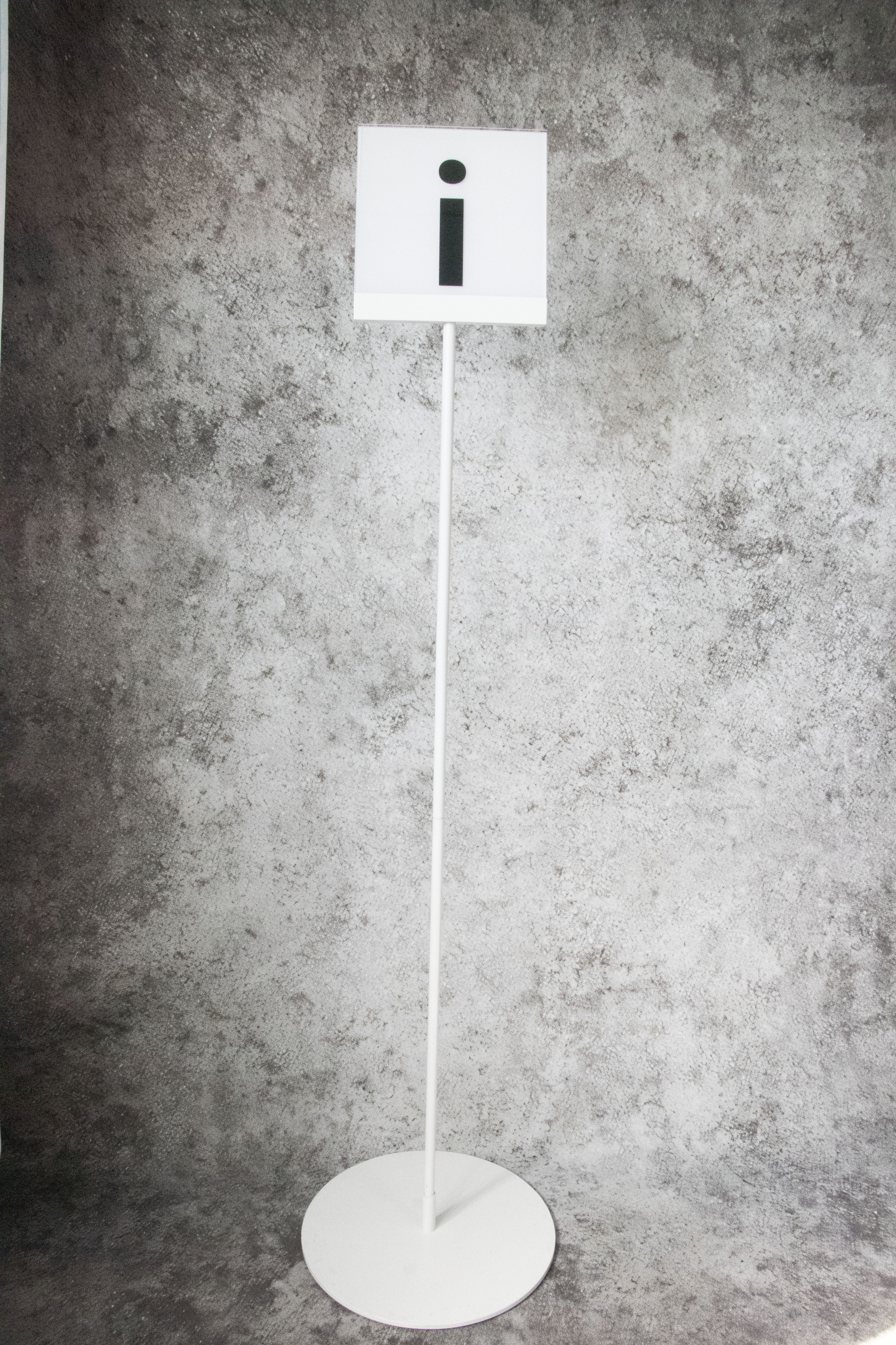 FS-07B aluminium display frame system in black and white with 300mm round base and 2–8mm panel slot